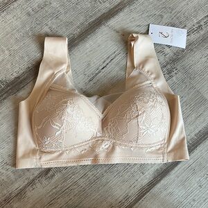 ZenChic Bra NWT Pullover Bra Nude Color Women’s size large